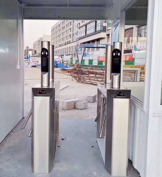 人臉識別在工地通道閘機上的運用